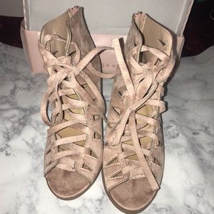 Chunky heel with lace